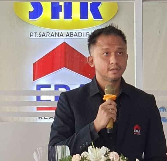Dhiraj Kelly