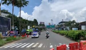 Buka Tutup Puncak